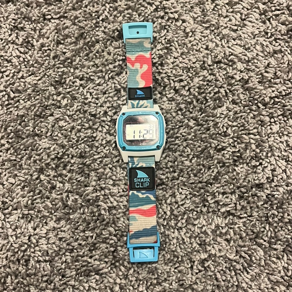 sharkclip watch